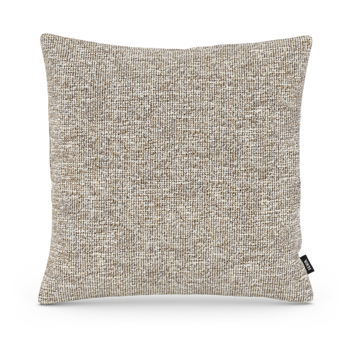 Kvadratisk beige pyntepude med meleret, vævet tekstur, frontview mod hvid baggrund og lille sidemærke med “VIVA”.