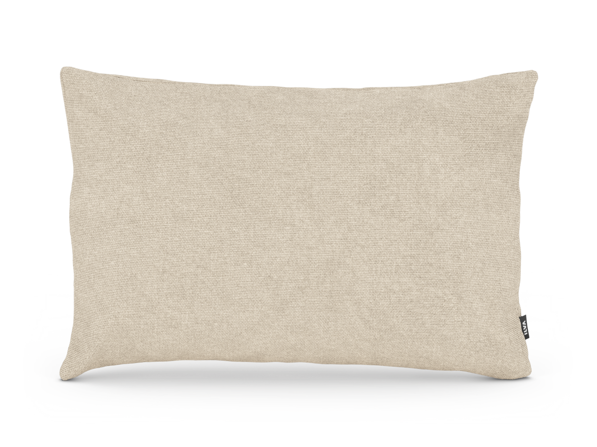 Rektangulær beige pude på hvid baggrund.