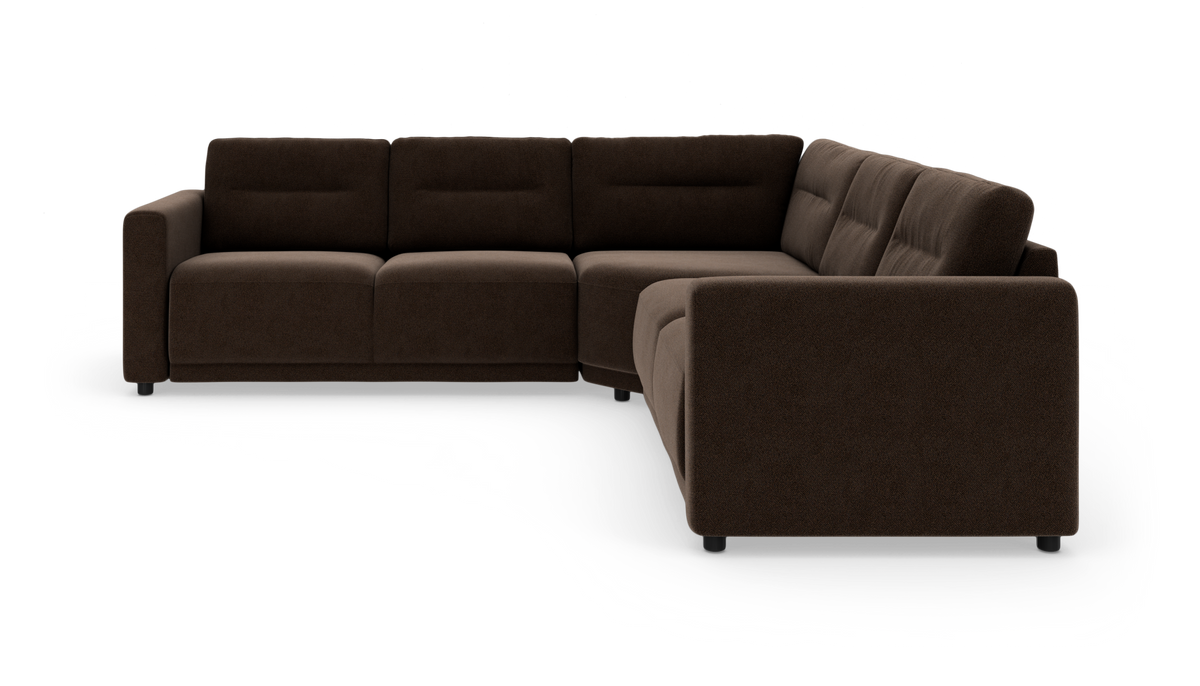 Brun L-formet modul-hjørnesofa med fyldige sæder og lave metalben, frilagt på hvid baggrund.