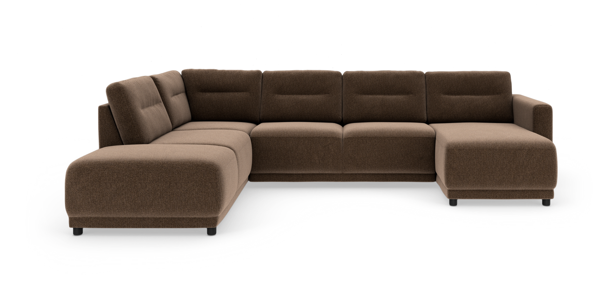 Brun L‑formet modulsofa i tekstil med højrevendt chaiselong, lave ben og bløde afrundede kanter.