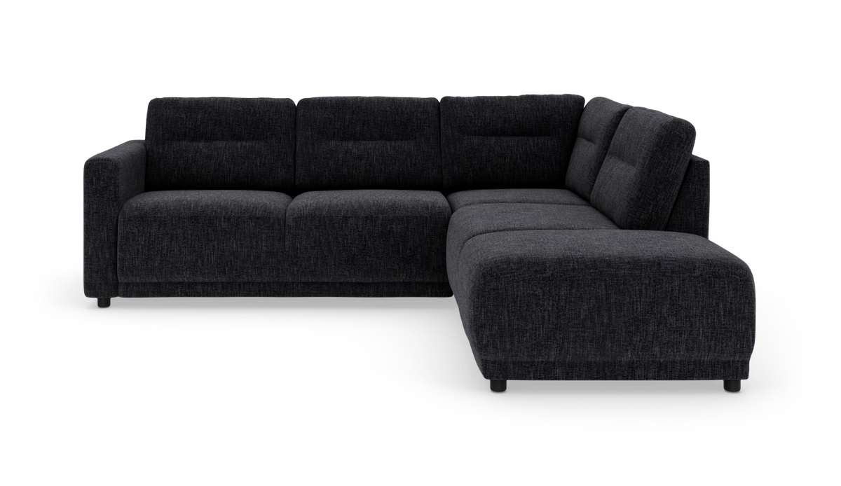 Mørkegrå L-formet hjørnesofa med chaiselong til højre, i studie på hvid baggrund.