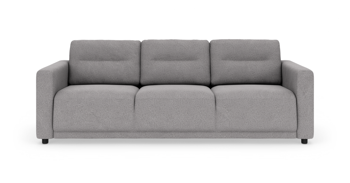 Grå tredelt sofa i moderne, blød design på hvid baggrund.