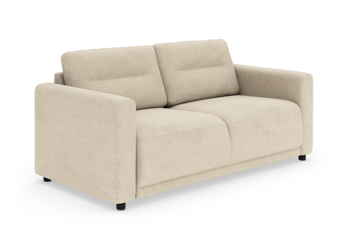 Beige 2-personers sofa med fyldige sæde- og ryghynder, lige armlæn og sorte ben.
