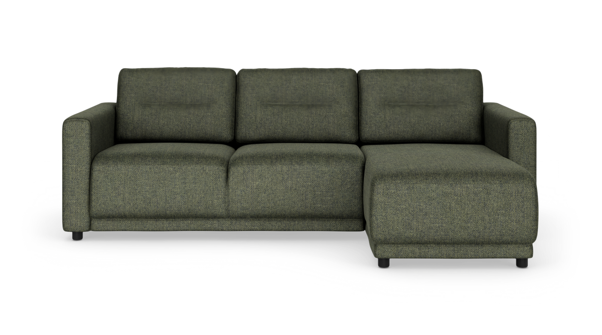 Grøn modulsofa med chaiselong til højre, frilagt på hvid baggrund.
