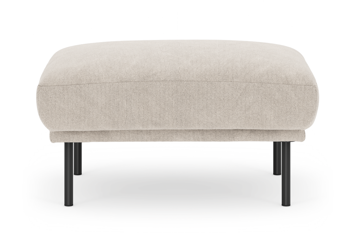 Beige puf i fløjl med sorte metalben, frontvisning på hvid baggrund.