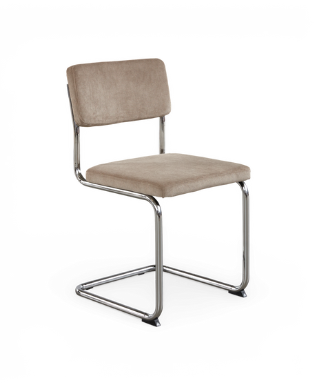 Beige polstret cantileverstol med stel af kromrør, frilagt på hvid baggrund.
