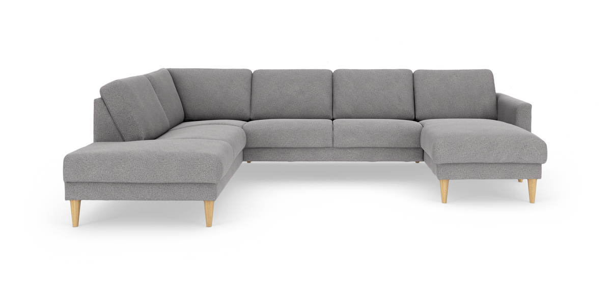Grå modulopbygget hjørnesofa med chaiselong til højre og lyse træben, fritlagt mod hvid baggrund.