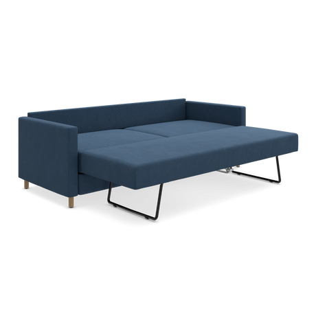 Mørkeblå sovesofa i udfoldet position med lige armlæn og sorte metalben.