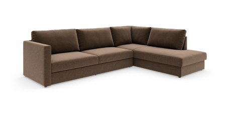 Brun L-formet hjørnesofa med chaiselong til højre, stofbetrukket og frilagt på hvid baggrund.