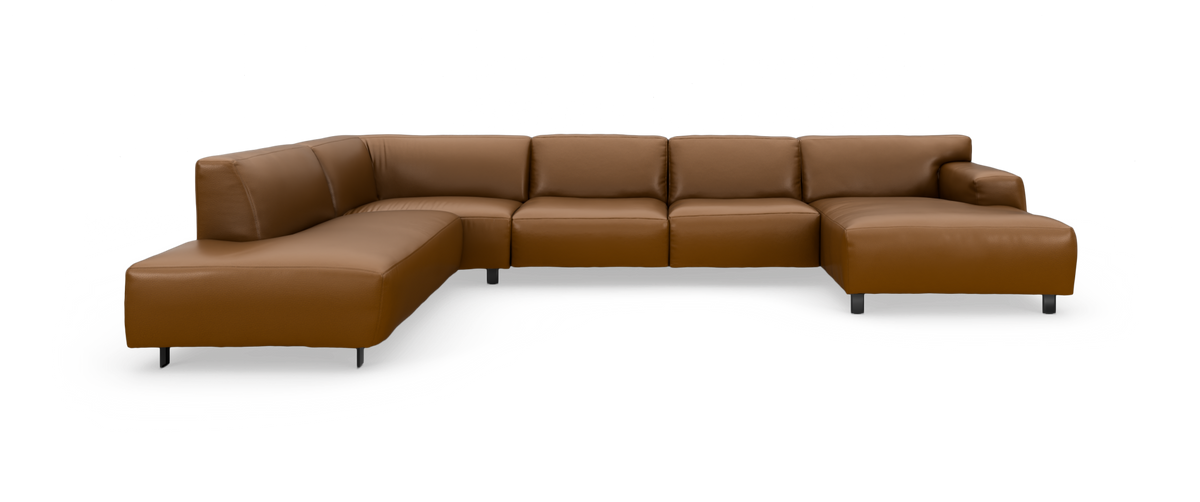 Brun modulsofa i læder med hjørne og chaiselong, frilagt på hvid baggrund.