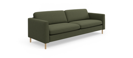 Mørkegrøn 3-personers sofa i stof med lige armlæn og runde egetræsben, moderne og minimalistisk i frilægning.