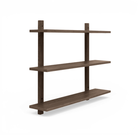 Mørkebrun vægmonteret træhylde med tre hylder i et minimalistisk design.