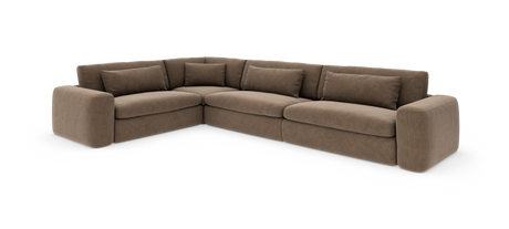 Brun L‑formet hjørnesofa i stof med brede armlæn og løse ryghynder, modulsofa på hvid baggrund.
