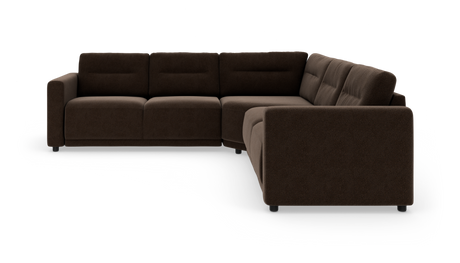 Brun L-formet modul-hjørnesofa med fyldige sæder og lave metalben, frilagt på hvid baggrund.