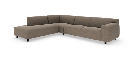 Modulsofa i L‑form med chaiselong til venstre, polstret i beige/brun bouclé, fritlagt mod hvid studiobaggrund.