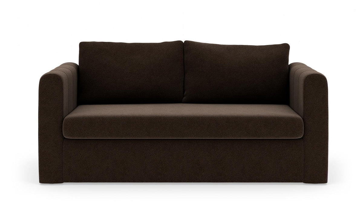 Mørkebrun 2-personers sofa set forfra på hvid baggrund med blød skygge.