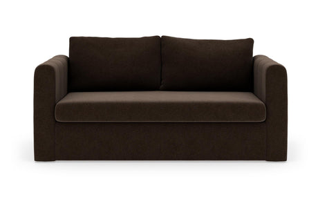 Mørkebrun 2-personers sofa set forfra på hvid baggrund med blød skygge.