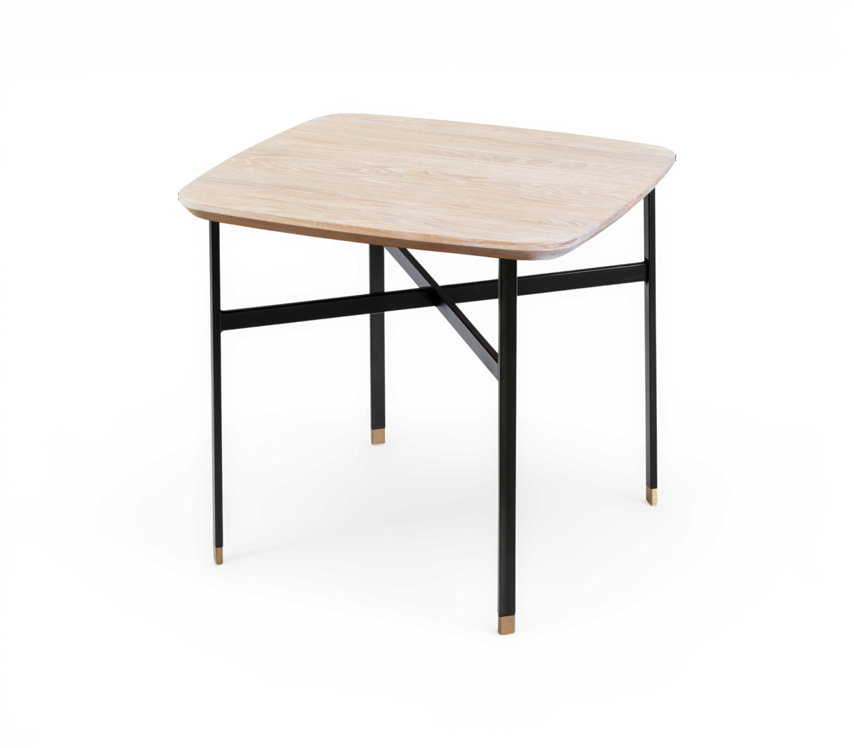 Kvadratisk spisebord med lys træplade og sorte metalben, fritlagt.