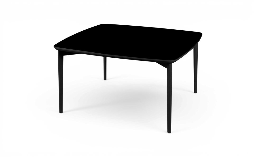 Sort spisebord med organisk trekantet bordplade og slanke ben, frilagt.