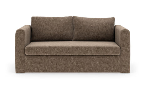 Brun stofsofa med afrundede armlæn og to ryghynder, set forfra på hvid baggrund.