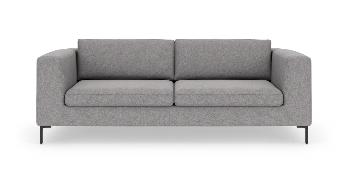 Grå, moderne sofa med to sæde- og ryghynder, set forfra på hvid studiebaggrund.