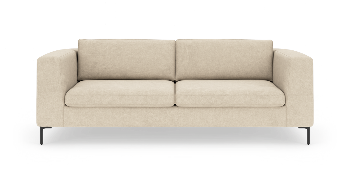 Beigefarvet 2‑personers sofa med lige armlæn og sorte metalben, frontvisning på hvid studiobaggrund.