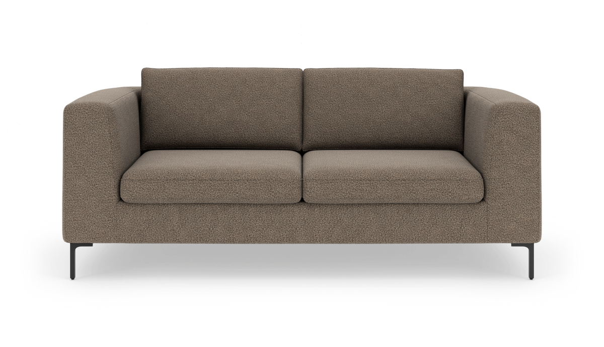 Brun-beige to-personers sofa i moderne, minimalistisk stil på hvid baggrund.