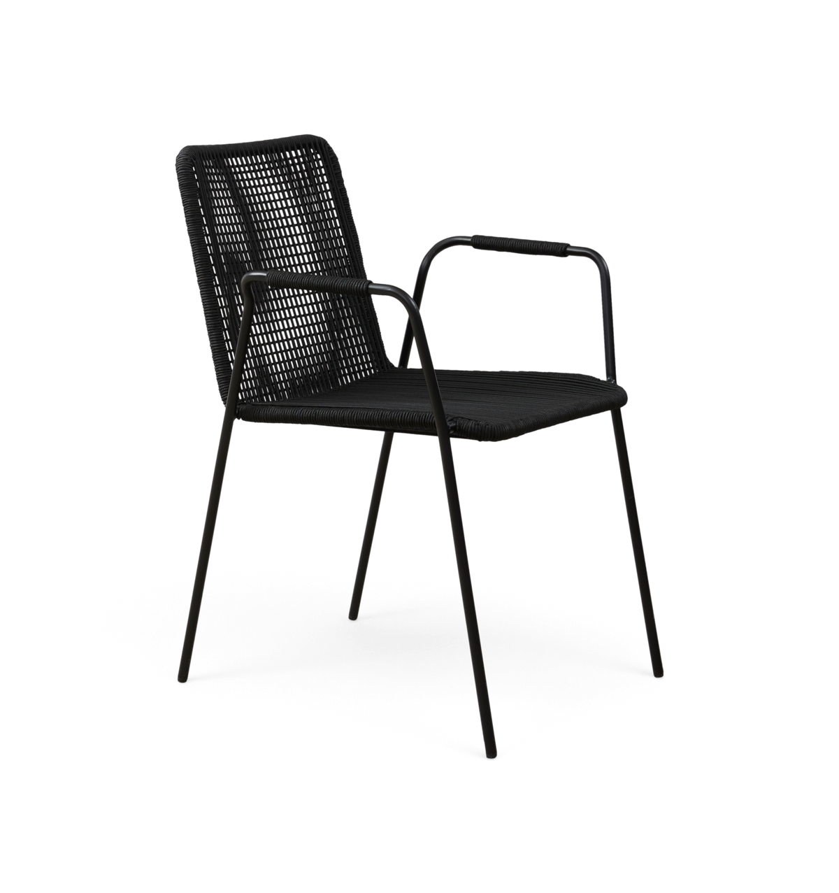 Sort stol med armlæn, slanke metalben og vævet sæde og ryg i reb, frilagt.