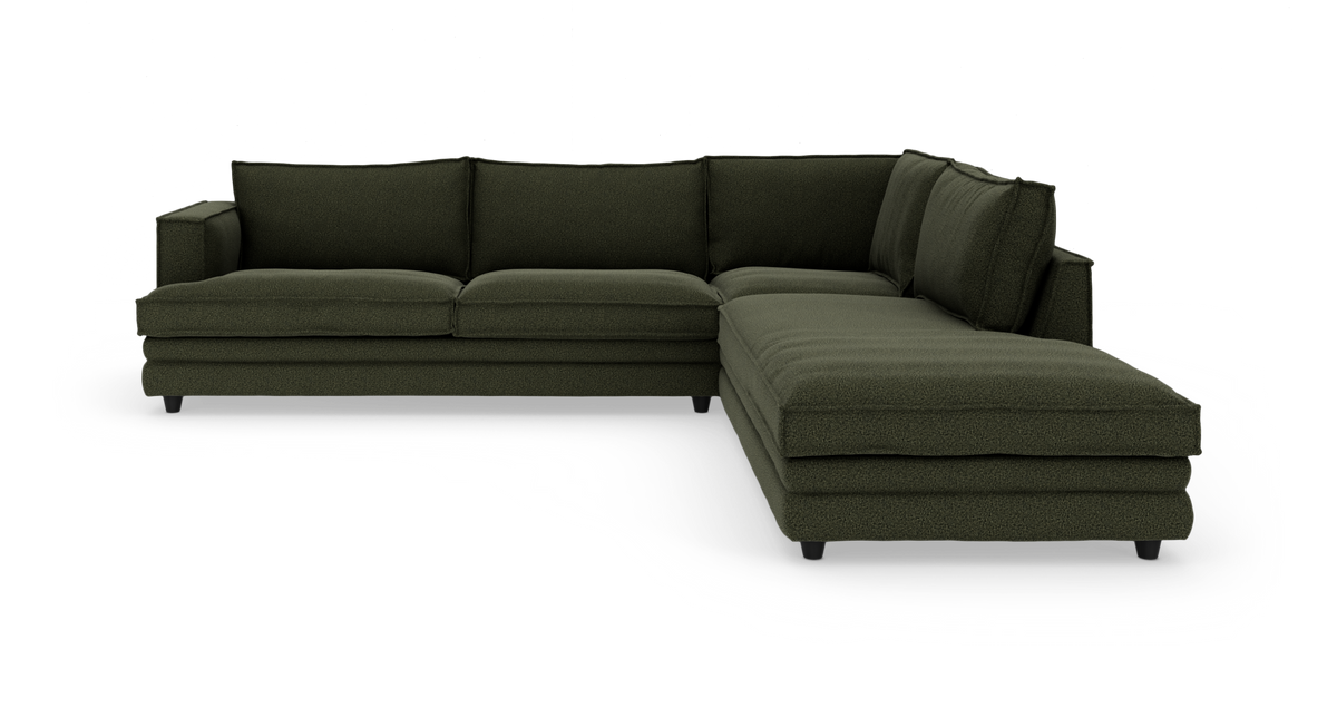 Mørkegrøn L‑formet hjørnesofa med chaiselong på højre side, frilagt på hvid baggrund.