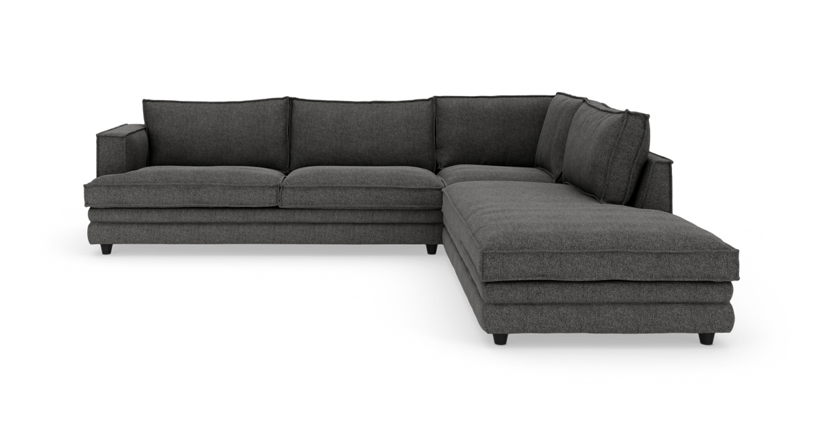 Mørkegrå hjørnesofa med chaiselong til højre, fritlagt på hvid baggrund.