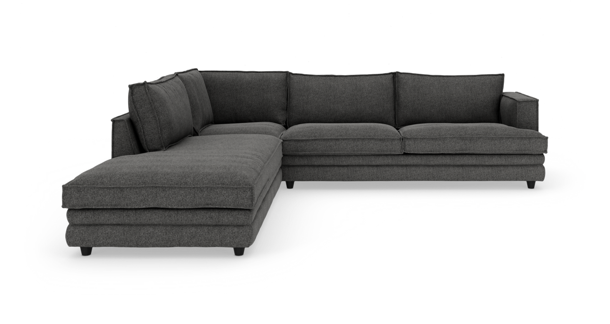 Mørkegrå hjørnesofa med venstrevendt chaiselong, fritlagt mod hvid baggrund.