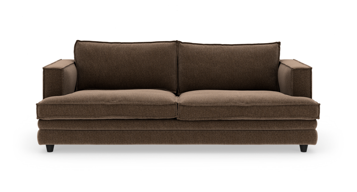 Brun tosædet sofa i stof, front mod hvid studiobaggrund.