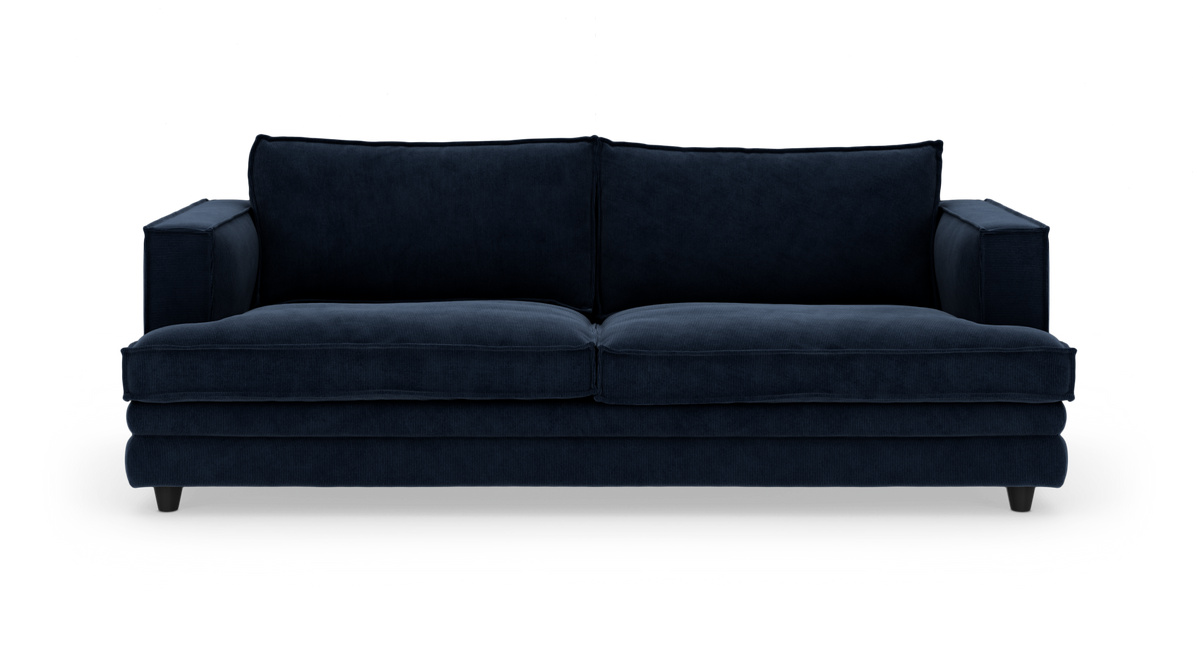 Mørkeblå tresæders sofa set forfra, isoleret på hvid baggrund.
