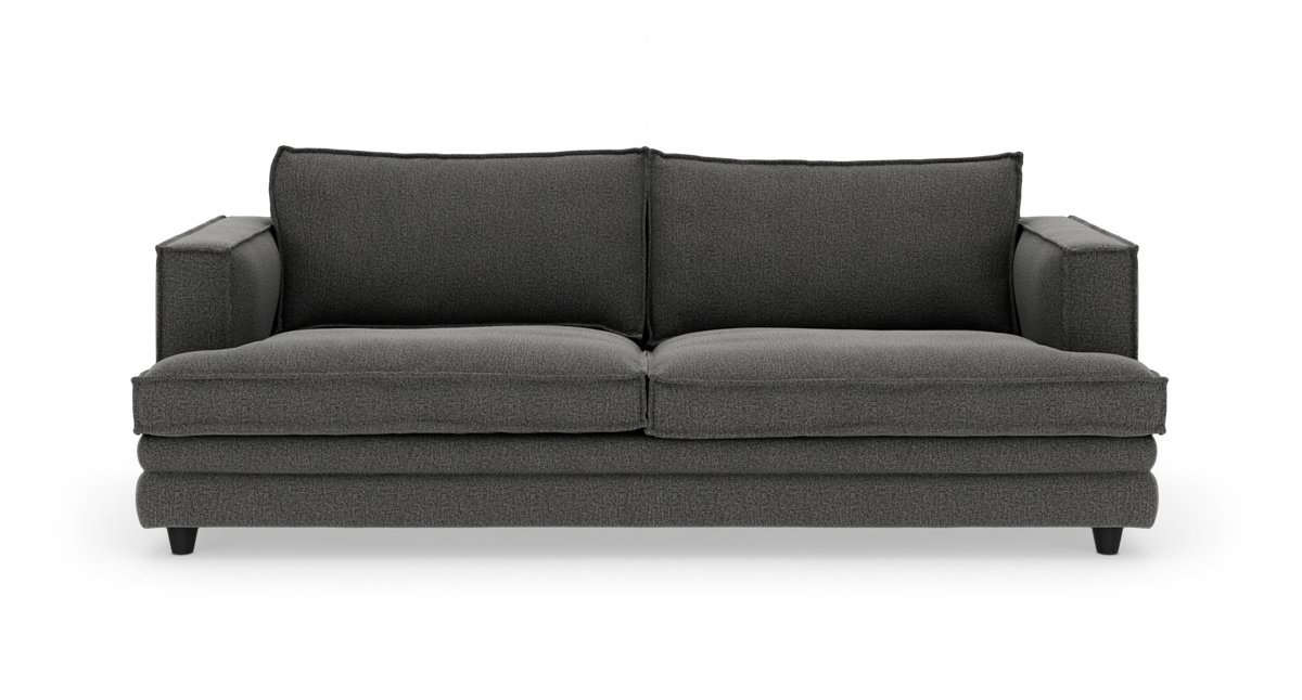 Mørkegrå 3-personers sofa i stof med lige armlæn, to sædehynder og to ryghynder, frontalt produktfoto.