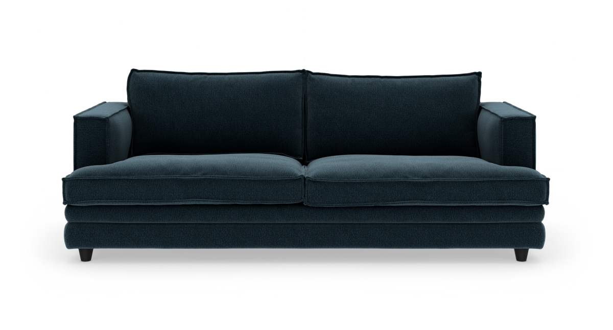 Mørk petrolblå 3-personers sofa med firkantede armlæn og dobbelte sædehynder, frilagt på hvid baggrund.