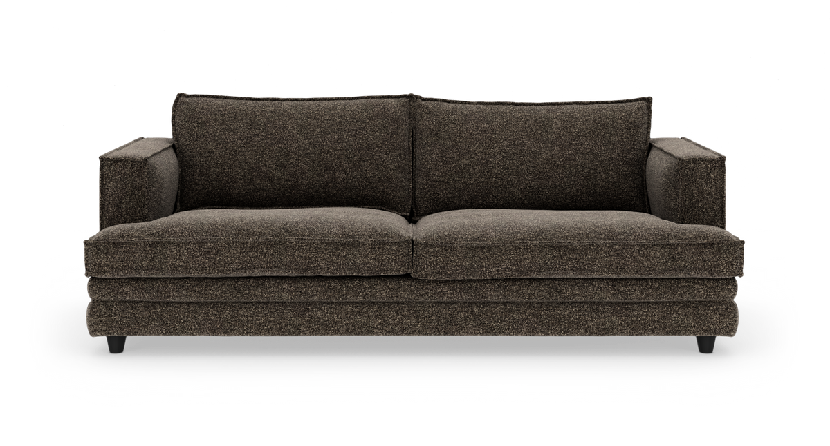 Mørkebrun stofsofa med lige armlæn, frontvisning på hvid baggrund.