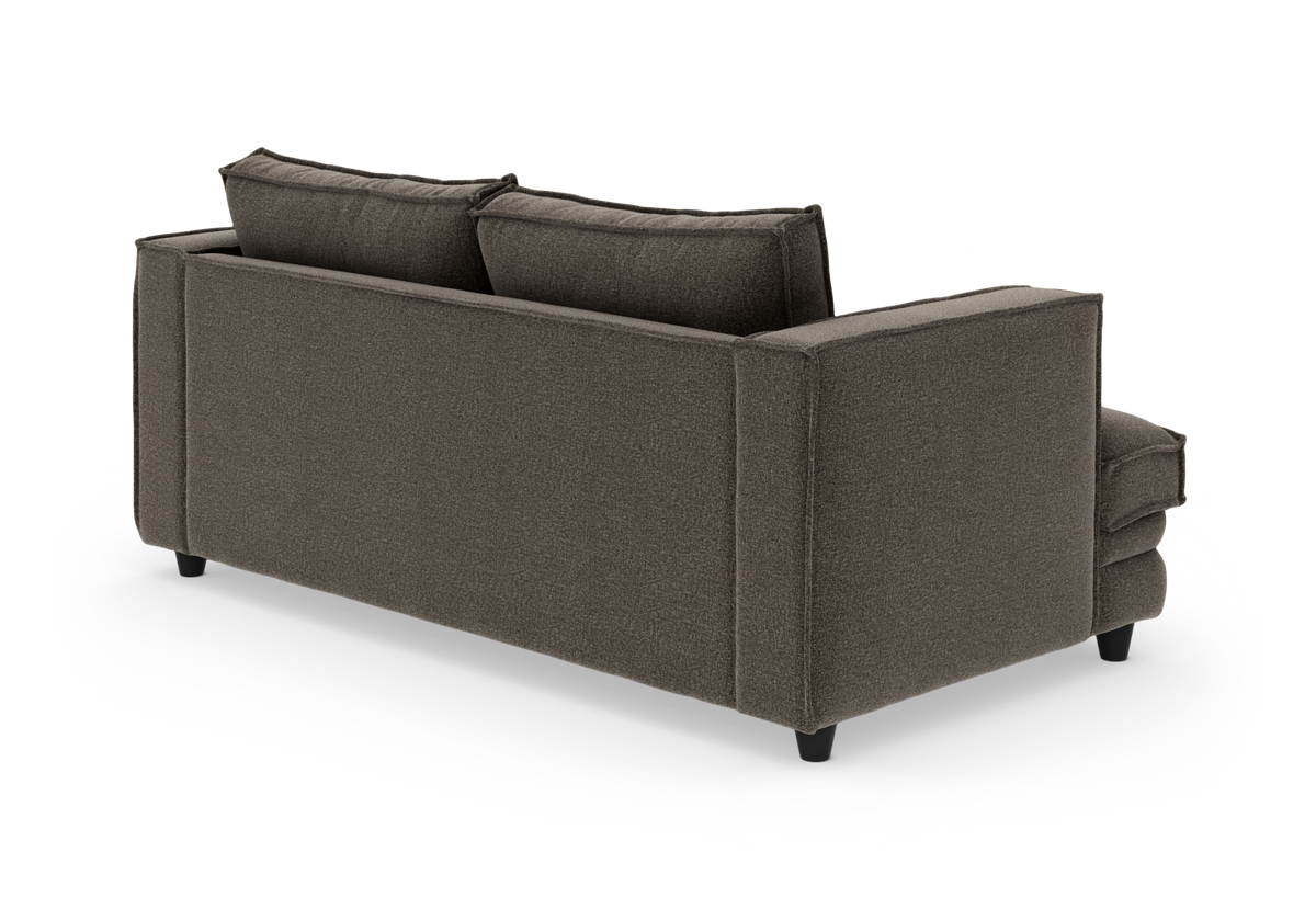 Mørkegrå stofsofa set skråt bagfra på hvid baggrund.