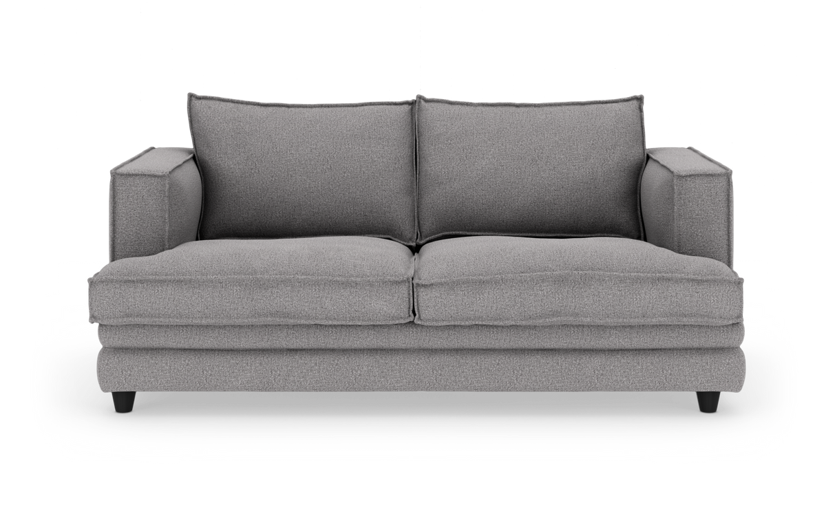 Grå 2-personers sofa på hvid baggrund, frontvisning.