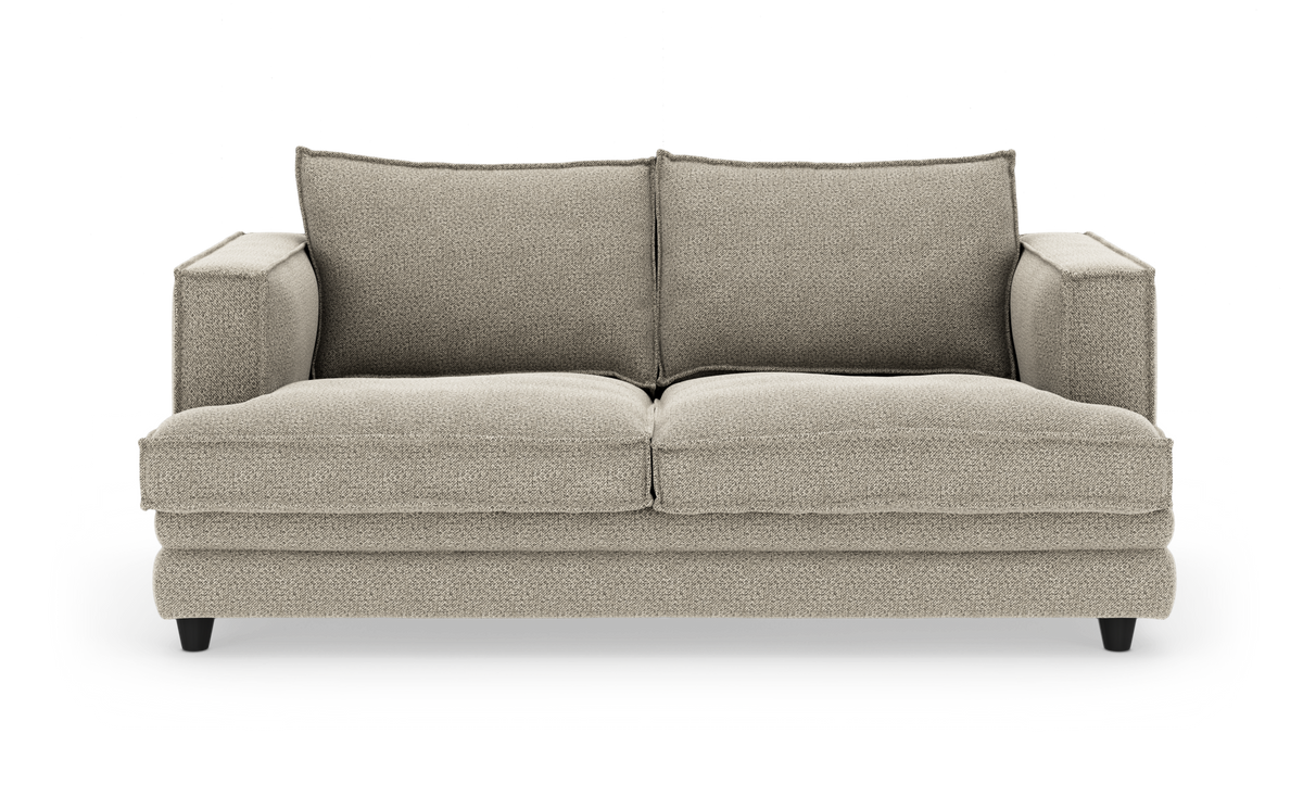 Beigefarvet 2-personers sofa med firkantede armlæn og to store ryghynder, frilagt på hvid baggrund.