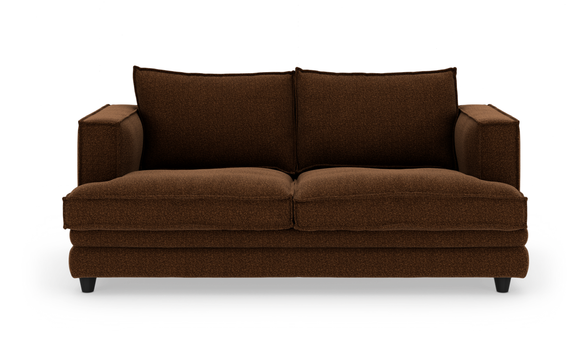 Brun stofsofa med to sæder set forfra, isoleret på hvid baggrund.