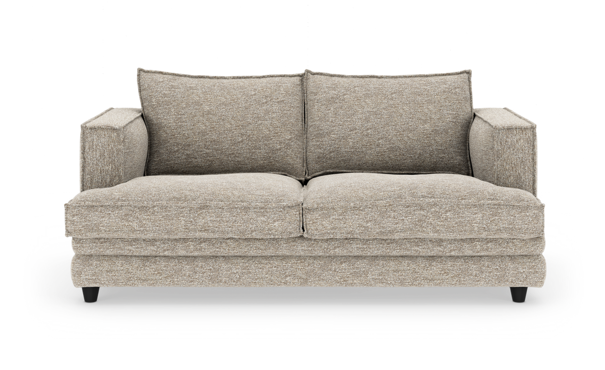 Beige 2-personers sofa med rette armlæn og to ryghynder, frilagt på hvid baggrund.