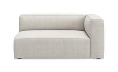 Lysebeige modulsofa med højre armlæn og vertikalt rillet polstring, frontvisning på hvid baggrund.