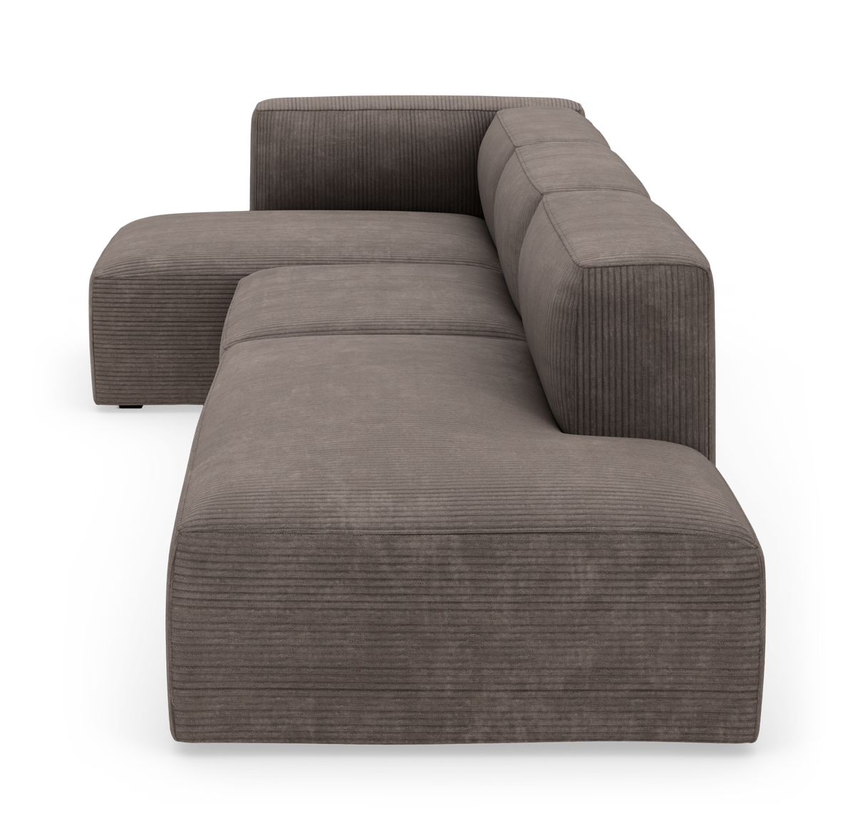 Modulær brungrå hjørnesofa i bredriflet fløjl, lav og dyb, fritstående på hvid baggrund.