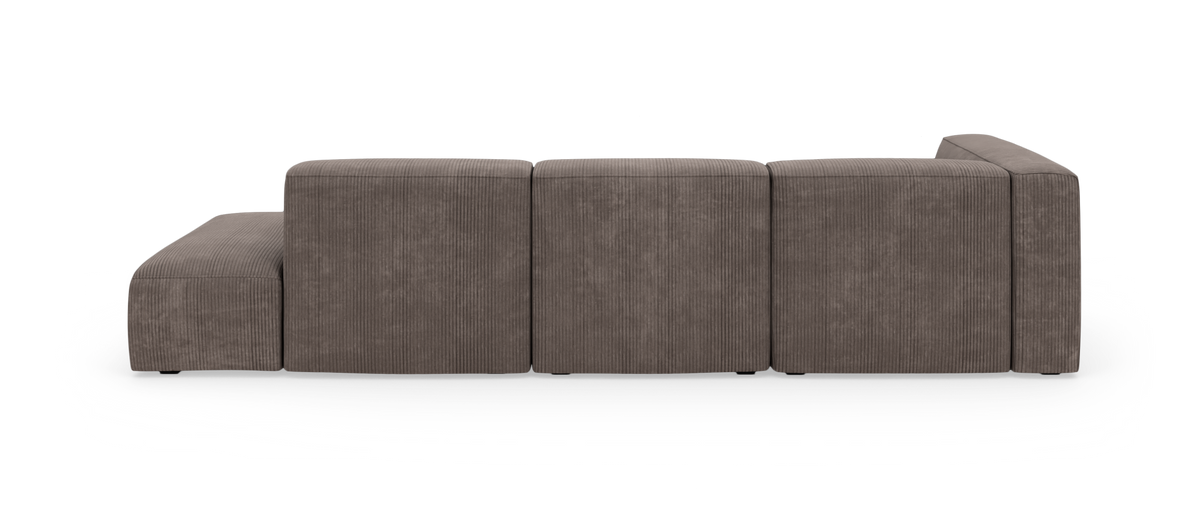 Modulsofa i brungrå fløjl, L-form med chaiselong til højre, frilagt på hvid baggrund.