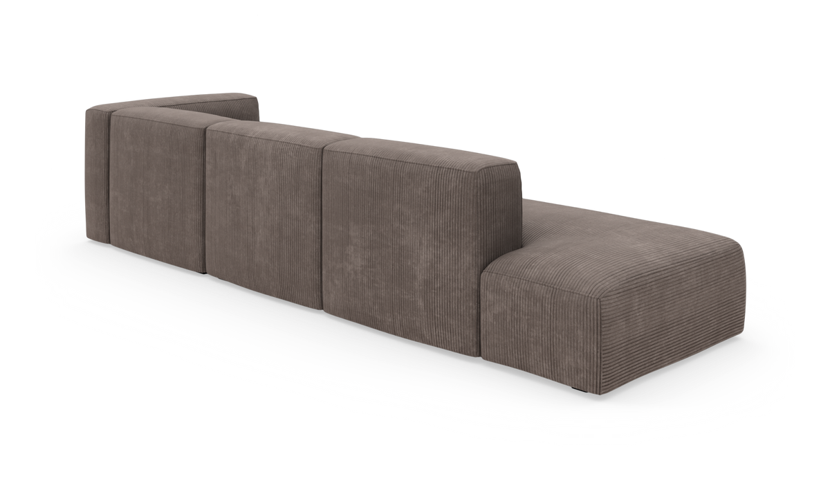Modulsofa i brun manchester/fløjl med lav ryg, set bagfra i trekvartsvinkel på hvid baggrund.