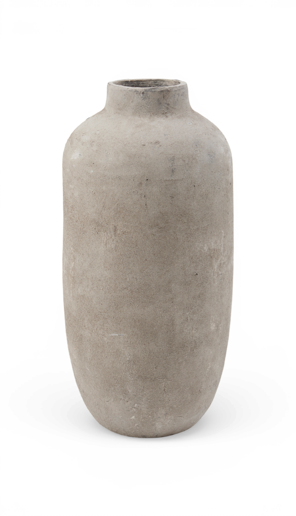 Stor rustik grå‑beige vase med smal åbning, fritstående på hvid baggrund.
