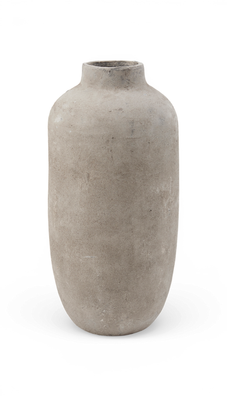Stor rustik grå‑beige vase med smal åbning, fritstående på hvid baggrund.