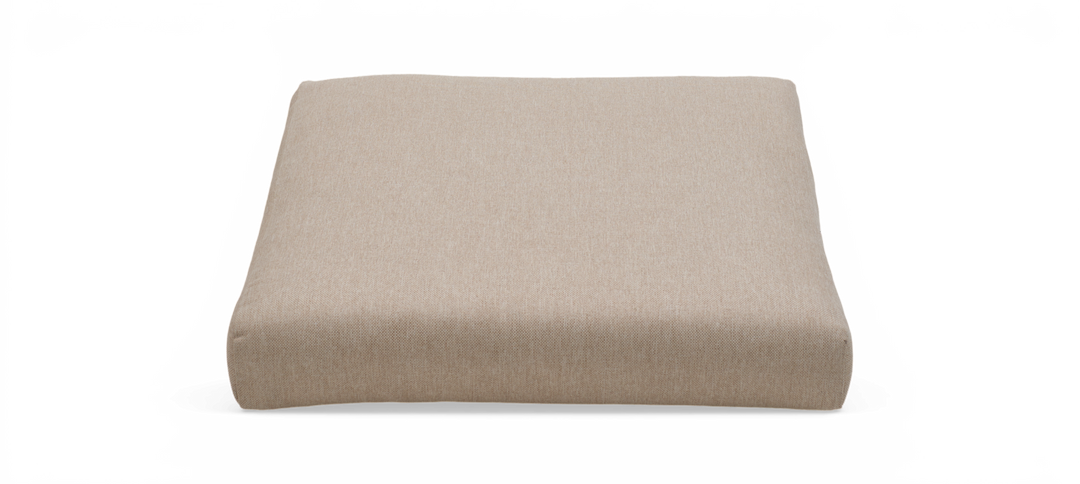 Beige rektangulær siddehynde i stof, fritlagt på hvid baggrund.