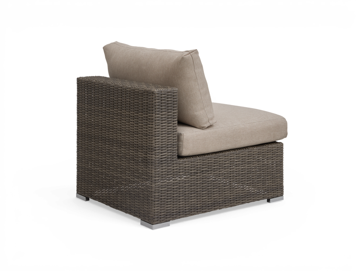 Modulsofa i kunstflet med beige sæde- og ryghynde, fritlagt i sidevinkel.