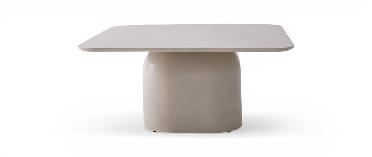 Beige bord med kvadratisk, afrundet bordplade og bred piedestalbase, frilagt studiobillede.